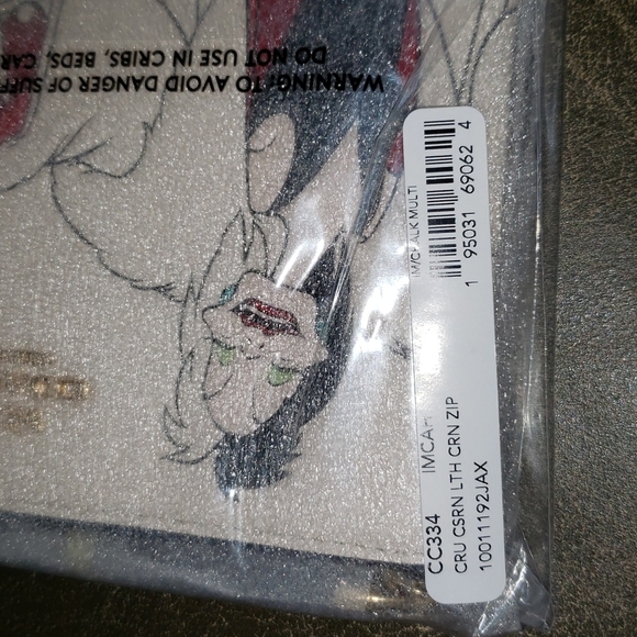 NWT Disney x Coach collab. Corner Zip Villians Cruella Motif Wristlet - Picture 9 of 10